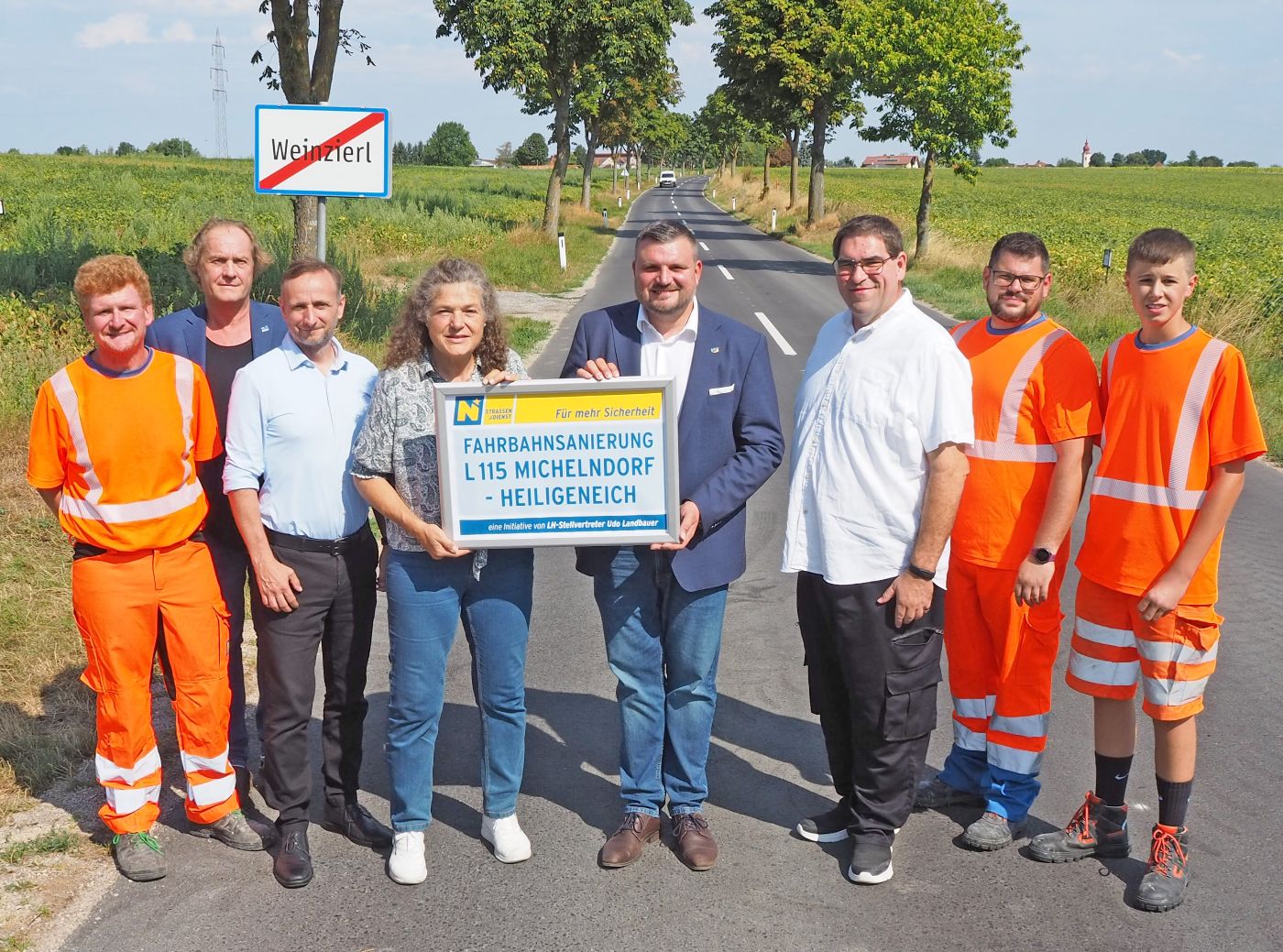 Pressefote_sanierte_Strasse.jpg